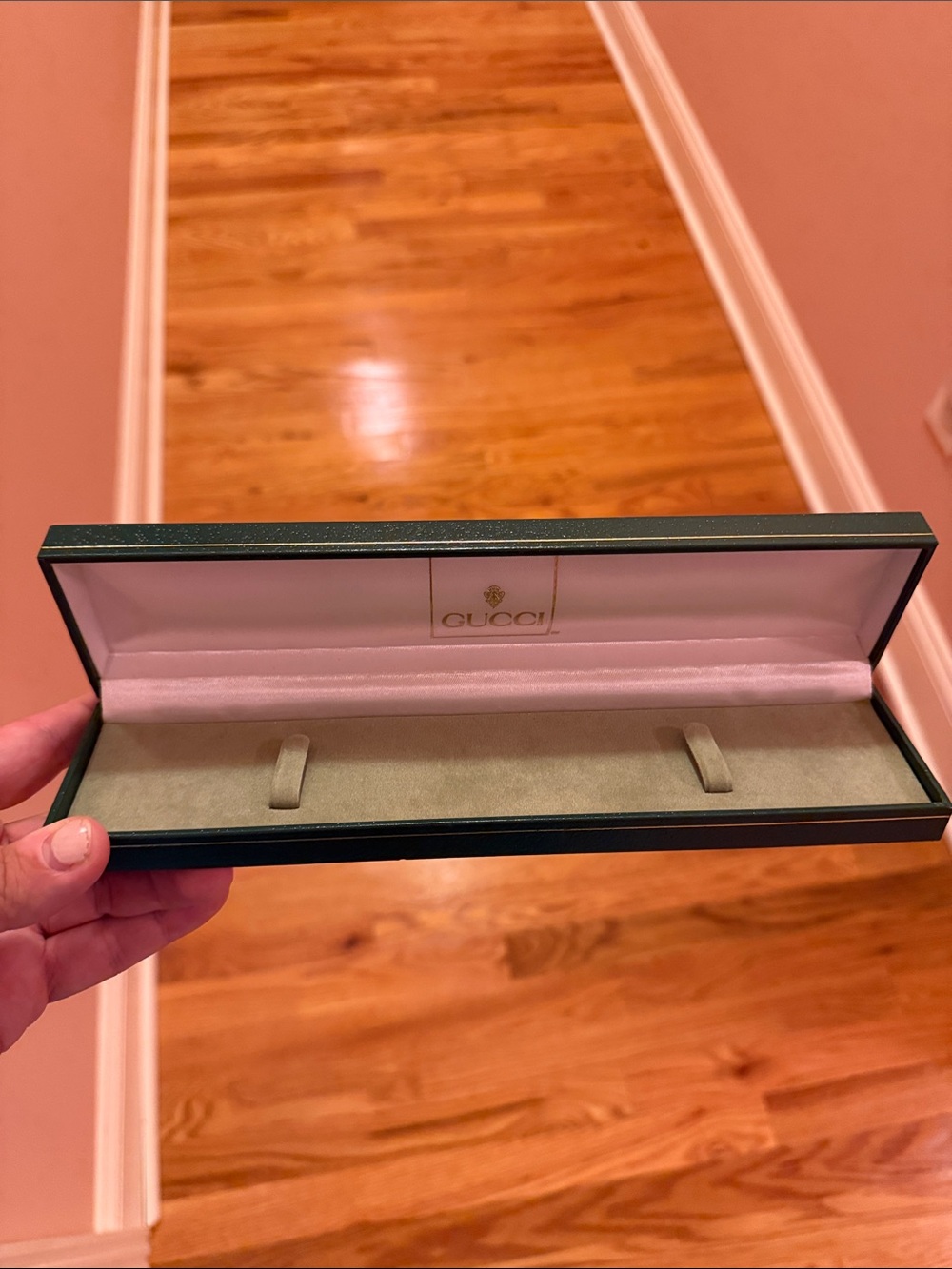 Gucci Dark Green Box with Gold Logo - Picture 2 of 2